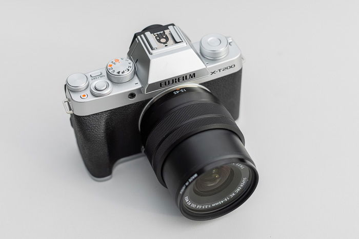 Fujifilm-X-T200-lens-extended