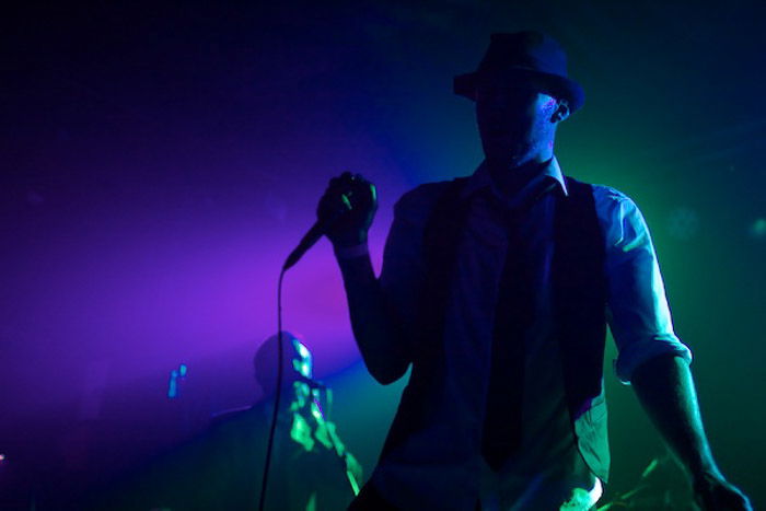 A concert photography shot demonstrating how to take good pictures in low light 