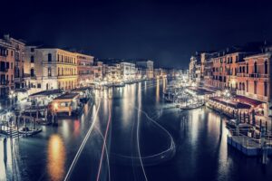 iconic-places-photography-venice-city-at-night