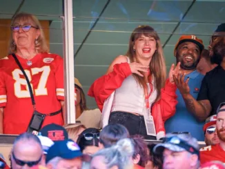 Taylor Swift attends Chiefs-Bears game in Travis Kelce